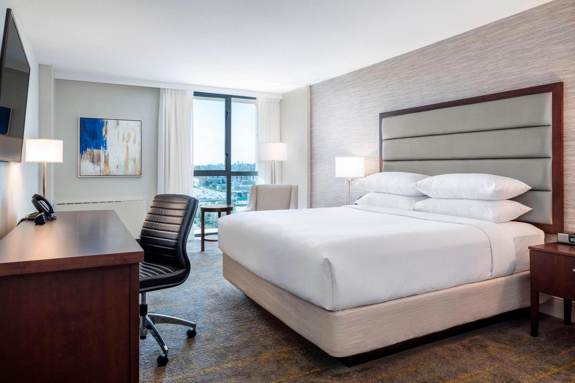 Delta Hotels By Marriott Burnaby Conference Centre Dış mekan fotoğraf