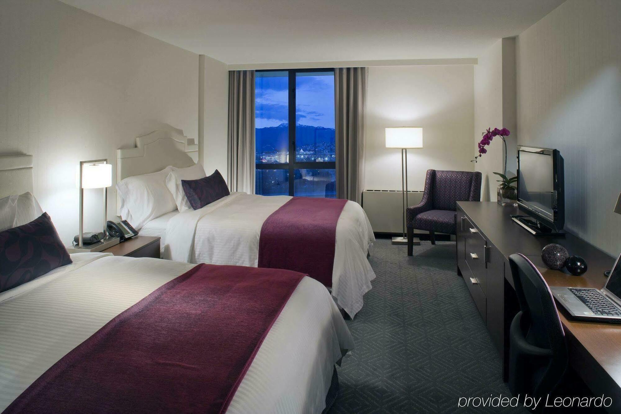 Delta Hotels By Marriott Burnaby Conference Centre Dış mekan fotoğraf